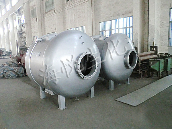 Compressed air pretreatment device
